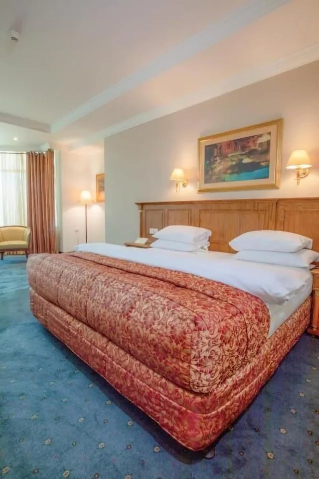 غرفة ديلوكس بسرير كينج، Bristol Hotel Amman 1/1