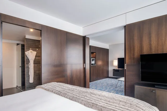Tower, Suite, King Bed, Arc De Triomphe View, Terrace، Renaissance Paris Arc de Triomphe Hotel 6/10