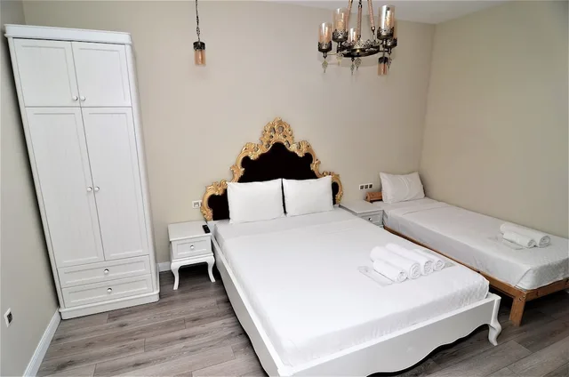غرفة ديلوكس ثلاثية بسرير كوين وسرير فردي، Alacati Grand Eldoris Otel 1/3