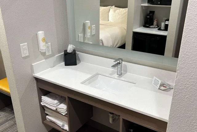 جناح بسريرين كوين مع أريكة لذوي الإعاقة، Comfort Inn and Suites Lubbock TX 3/4