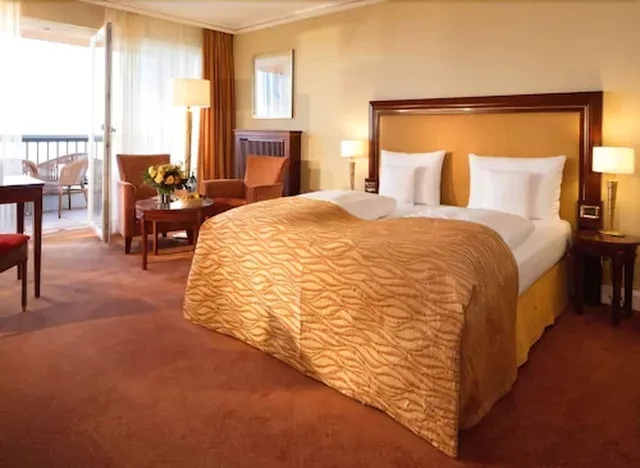 جناح بسرير كينج بإطلالة على البحر بشرفة مع أريكة، Hotel Gran Belveder 1/3