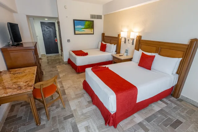 غرفة قياسية بسرير مزدوج بإطلالة جزئية على البحر، Copacabana Beach Hotel Acapulco 1/7
