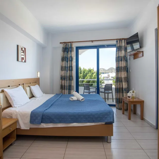 Room, Double or Twin Bed, Lateral Side Sea View، Raffaello Beach 3/10