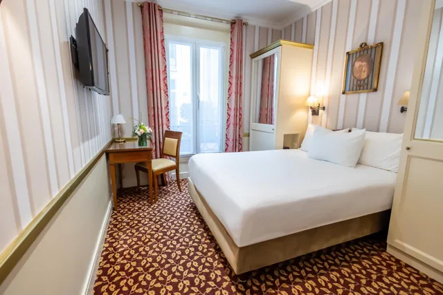 Classic, Double Bed, Hotel Belfast 5/10