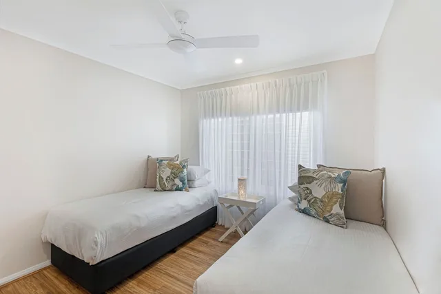 Beach House, Twin Beds, King and Queen Bed، Reflections Holiday Parks Evans Head 3/8