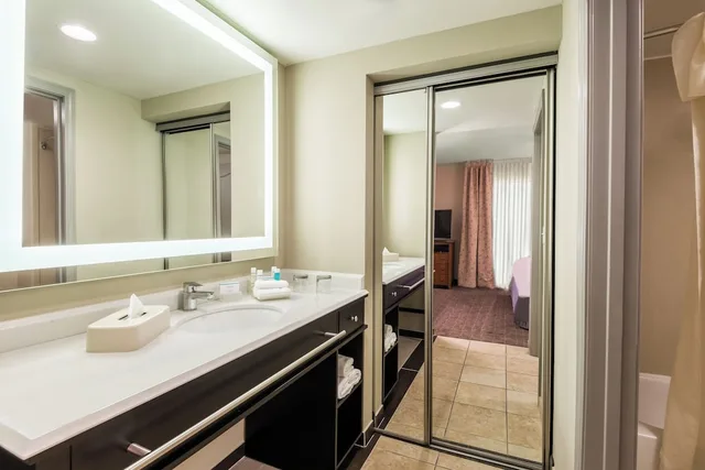 Junior Suite, Studio, King Bed, Sofa، Homewood Suites By Hilton St Louis Riverport Airport West 2/2
