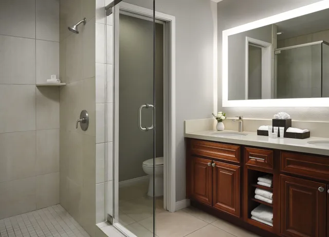 1 Bedroom, Green, Suite, Villa, King Bed, Sofa، Hyatt Vacation Club at the Welk, San Diego 2/2