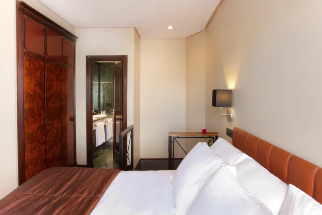 جناح دوبلكس جونيور، Hotel Villa Real 1/2
