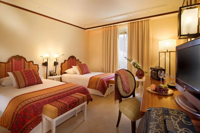Classic, Suite, Grande Real Villa Italia Hotel and Spa 2/2