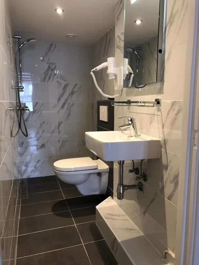 غرفة ثلاثية، Facade Hotel Amsterdam 2/3