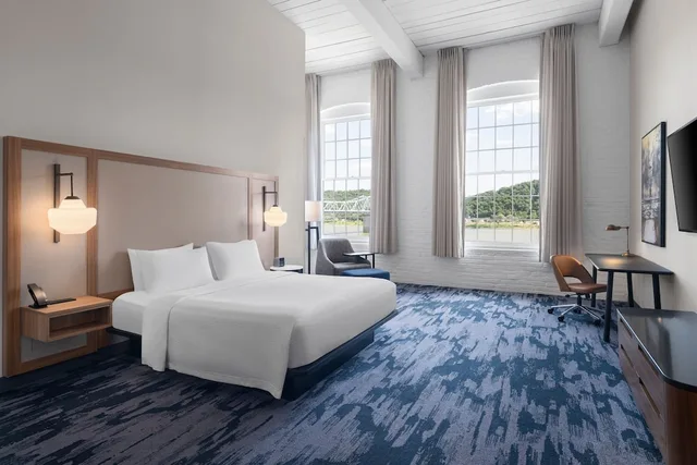 جناح استوديو بسرير كينج بإطلالة مع أريكة، Fairfield Inn & Suites Madison Historic Eagle Cotton Mill 3/10