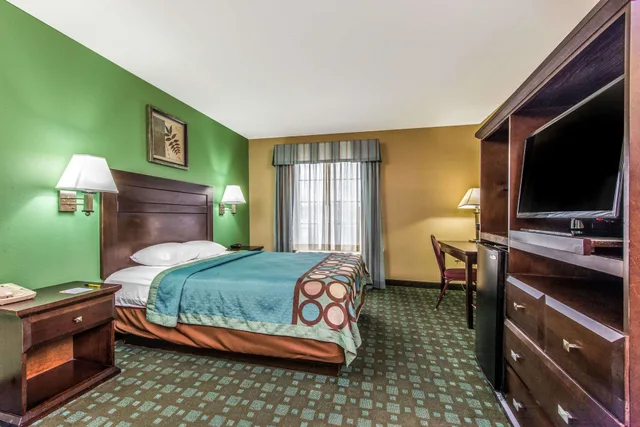 غرفة قياسية بسرير كوين لذوي الإعاقة، Super 8 By Wyndham Lake Charles Sulphur 1/8