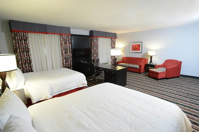 استوديو بسريرين كوين لذوي الإعاقة، Hampton Inn And Suites Albany 1/4