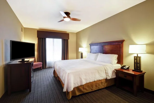 جناح بسرير كينج بغرفة نوم واحدة مع أريكة، Homewood Suites By Hilton Kalispell Mt 4/10