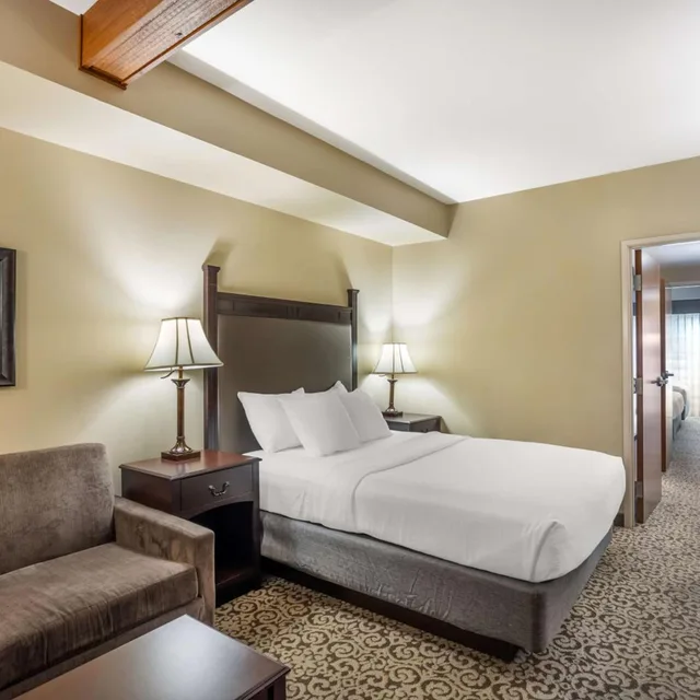 جناح بسريرين كوين وسرير كوين مع أريكة، Best Western Plus Intercourse Village Inn & Suites 2/6