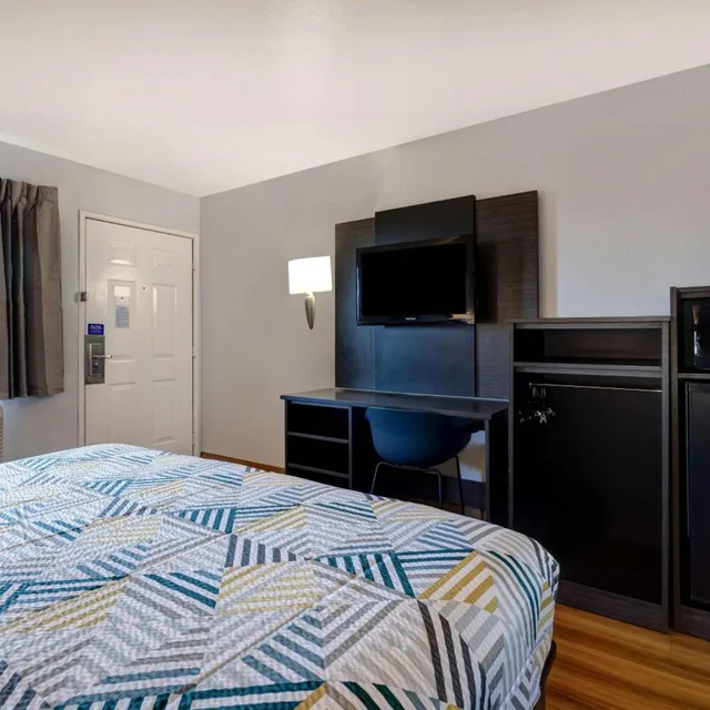 غرفة بسرير كوين للمدخنين، Motel6 Buttonwillow, CA - Central 9/10