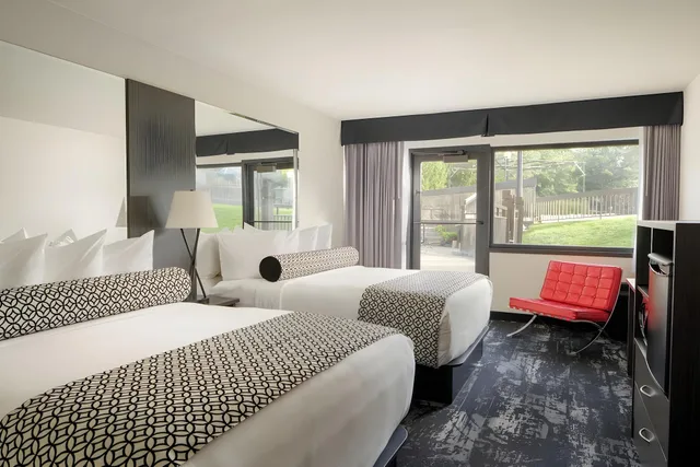 Pool, Deluxe, Queen Bed، Centennial Hotel Spokane 1/1