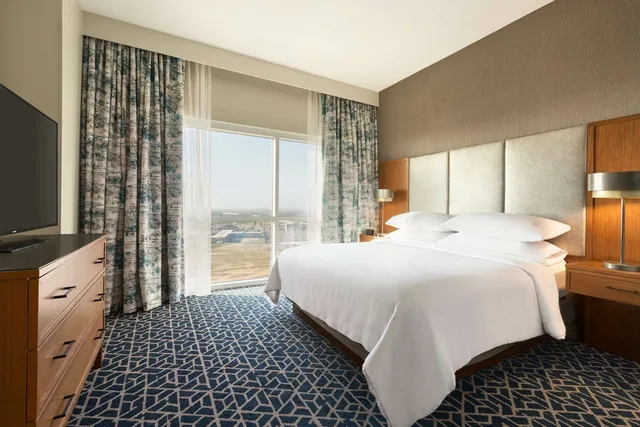 جناح ركني بسرير كينج، Embassy Suites By Hilton Denton Convention Center 1/2