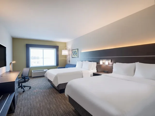غرفة قياسية بسرير فردي، Holiday Inn Express and Suites Watertown 1/4