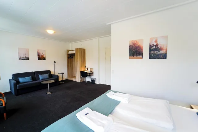 غرفة عائلية رباعية بسرير مزدوج مع أريكة، Hotel Ansgar Esbjerg 3/6