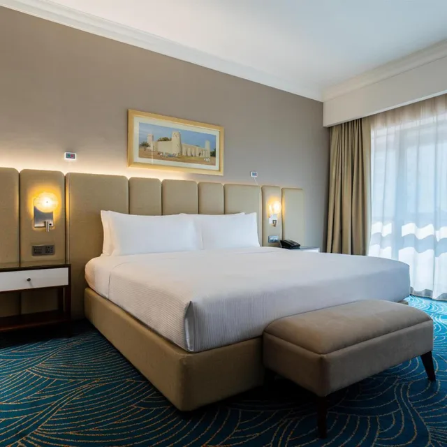 غرفة بسرير كينج لذوي الإعاقة، DoubleTree by Hilton Dubai Port Saeed. 1/5