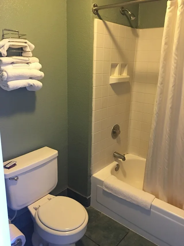 غرفة قياسية بسريرين كوين، Applegate Inn 2/2