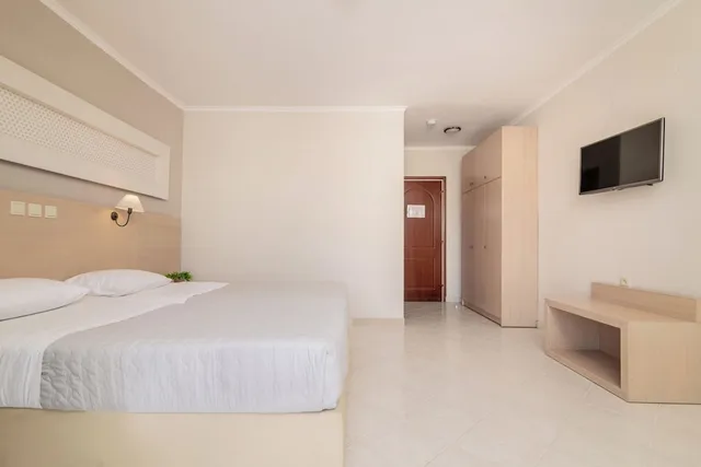 Standard, Double Bed, Land View، Karras Hotel 2/10