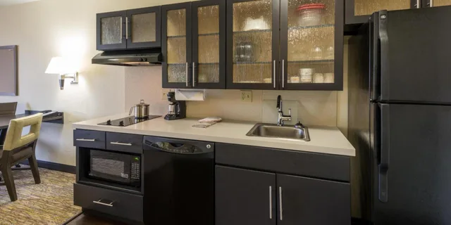 جناح استوديو بسريرين كوين مع أريكة بمطبخ لذوي الإعاقة، Candlewood Suites Midwest City 4/4