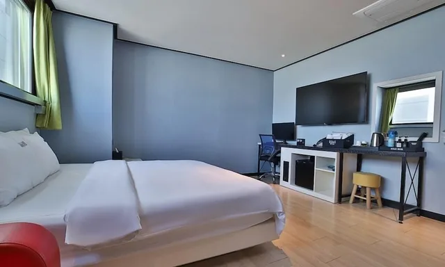 Standard, Queen Bed, No Parking، Hermes Hotel 8/10