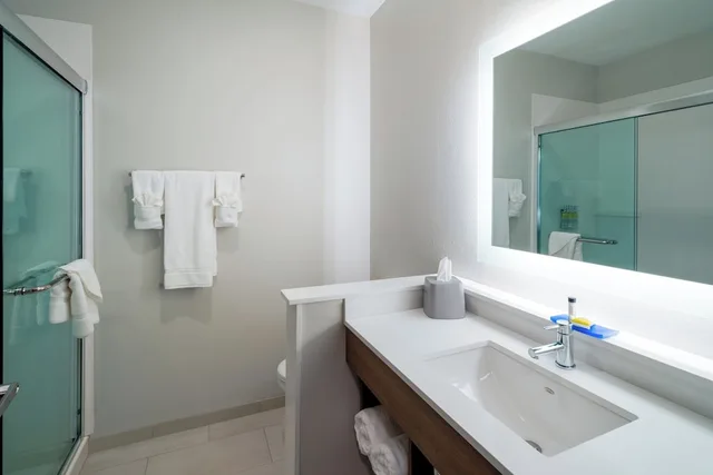 غرفة قياسية بسرير فردي، Holiday Inn Express Suites St Peters 3/4