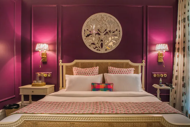 Deluxe, King Bed, Red Thread Calangute 1/1