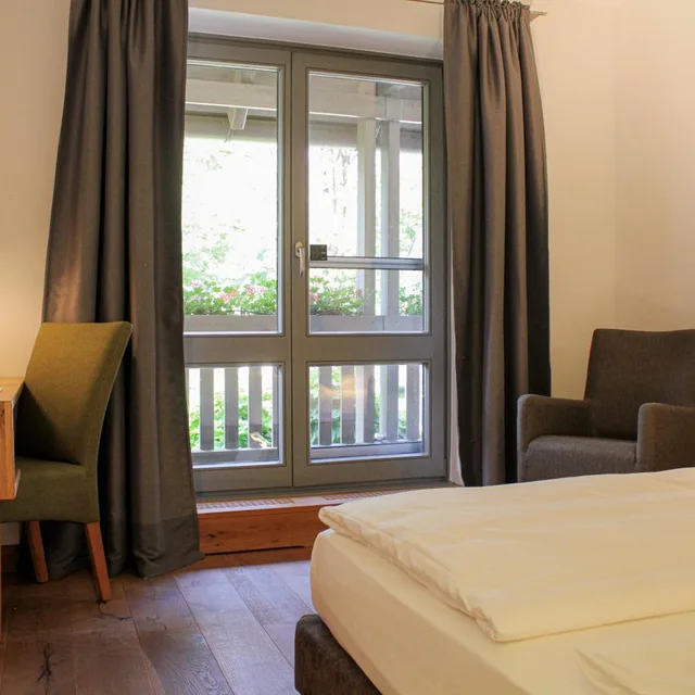 Plus, Double Bed، Schloss Hohenkammer 1/10
