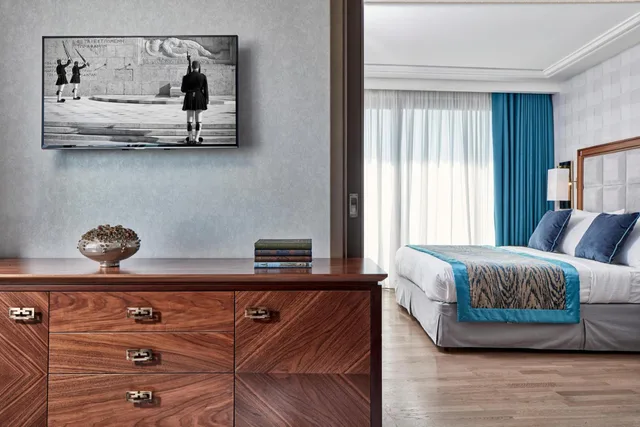 Suite, Queen Bed, Acropolis View, Sofa، Electra Metropolis Athens 2/5