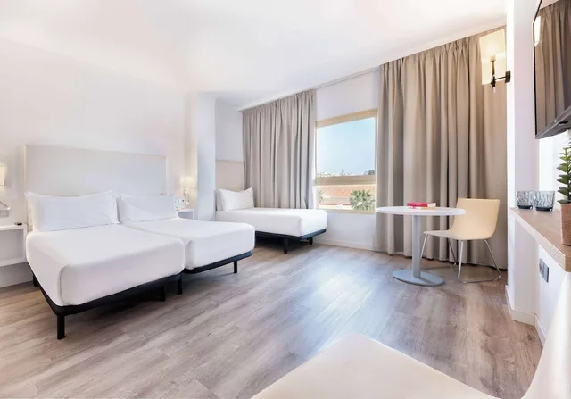 غرفة ثلاثية بثلاثة أسرّة، Hotel Melilla Puerto, Affiliated by Melia 2/9