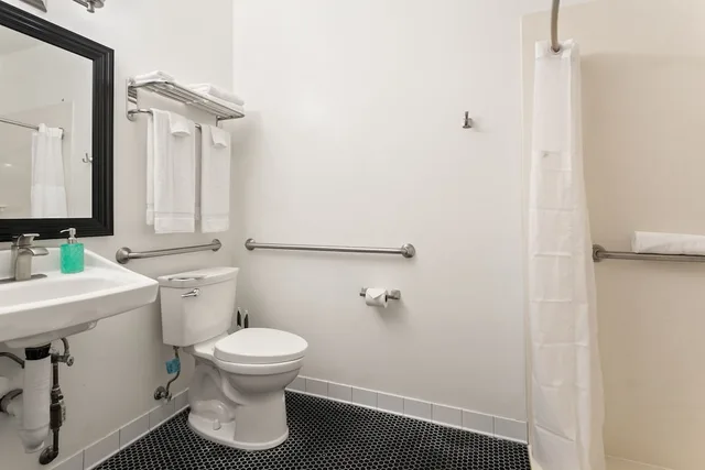 Room, King Bed, Ground Floor, Accessible, The Ben Louie 3/4