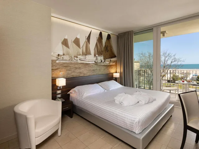 Privilege, Double Bed, Parlor, Terrace View، MERCURE RIMINI LUNGOMARE 4/6