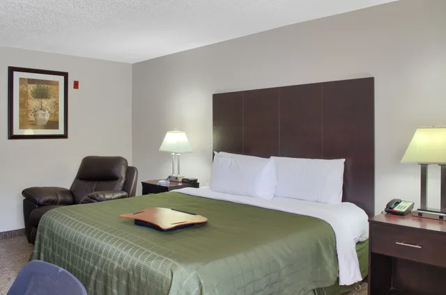 غرفة قياسية بسرير كينج، Hometown Inn Thomasville 5/7