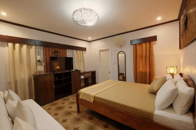 غرفة شهر العسل بسرير كينج، Villa Khadine Grandvista Resort 2/2