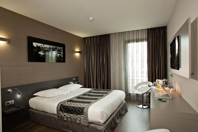 غرفة قياسية بسرير مزدوج، Grand Prix Hotel 3/9