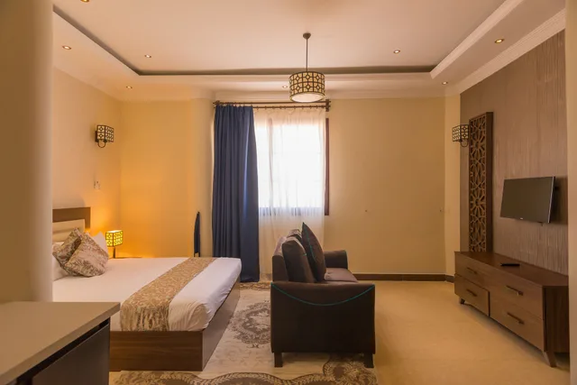 جناح بسرير كينج بإطلالة على المدينة بغرفة نوم واحدة بمطبخ صغير، GOLDEN TULIP ZANZIBAR RESORT 1/8