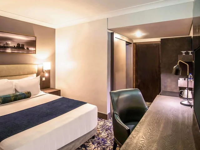 غرفة قياسية بسرير كوين، Movenpick Hotel Ikoyi Lagos 4/5