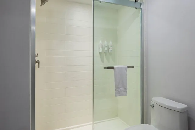 غرفة كلوب بسرير كينج، Westchester Marriott 7/9