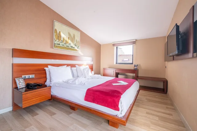 غرفة بسرير مزدوج بشرفة بمطبخ، Park By Clover Hotel 1/4