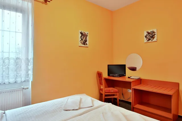 Standard, King Bed, Hotel Attic 4/6