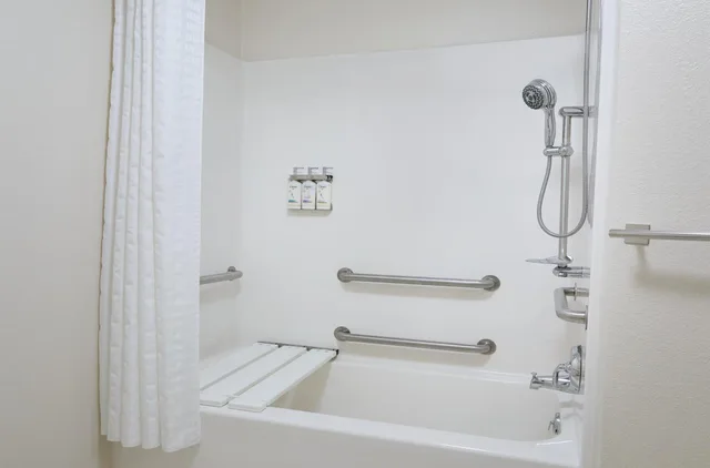 جناح بسرير كوين بغرفة نوم واحدة لذوي الإعاقة، Candlewood Suites Milwaukee Airport-Oak Creek 5/5