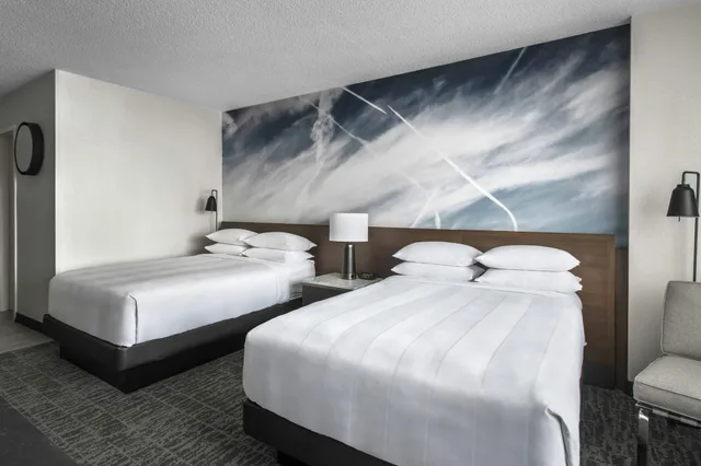 غرفة بسرير مزدوج، Newark Liberty International Airport Marriott 1/4