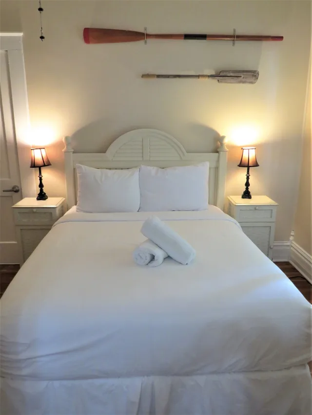 جناح بسرير كوين مع أريكة، Ambrosia Key West 1/1