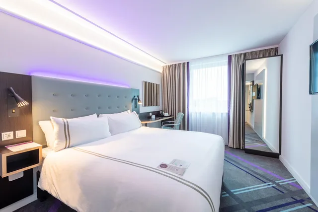 Wet, Double Bed, Accessible، Premier Inn Munich Airport East 1/1