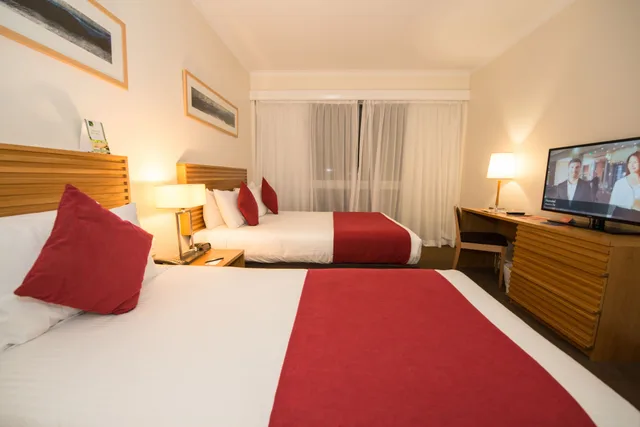 Room, 1 Queen and 1 Single Bed, Garden View, Novotel Sunshine Coast Resort 5/10