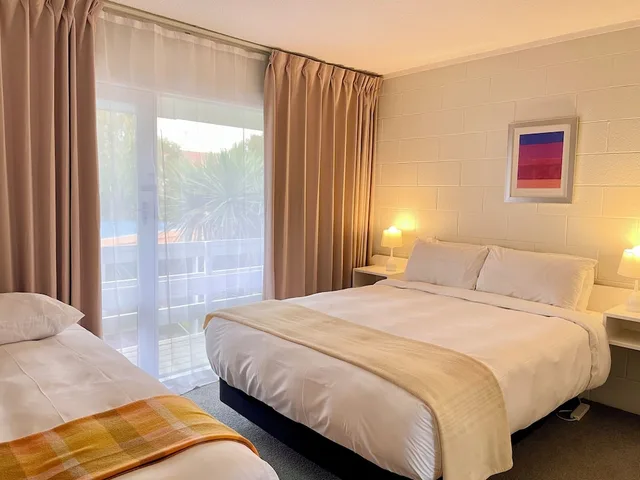 جناح جونيور بسرير كوين وسريرين فرديين بمطبخ، Mt Eden Motel 2/8